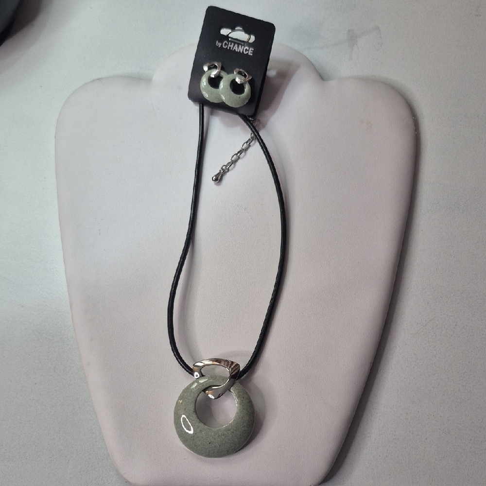 byChance - Green Pendant Necklace and Earring Set (J36)